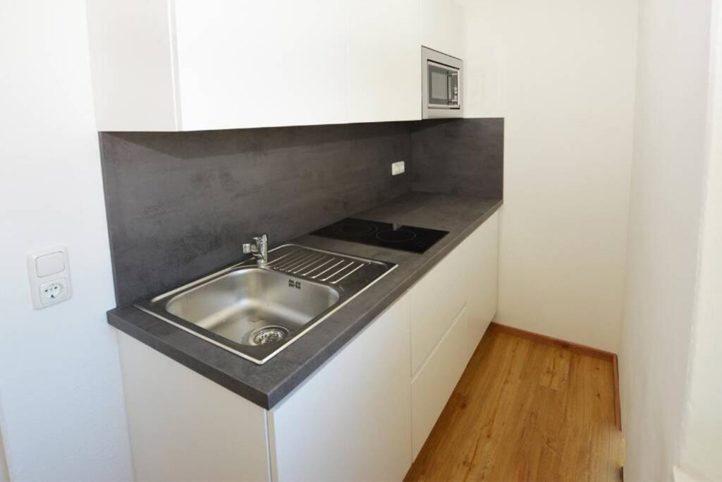 Alpenblick - Modernes Apartment In Ruhelage فيلاخ المظهر الخارجي الصورة