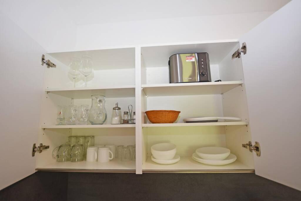 Alpenblick - Modernes Apartment In Ruhelage فيلاخ المظهر الخارجي الصورة